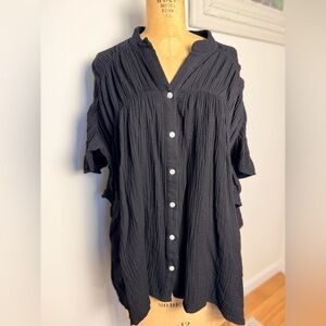 Bibi black lose fitting crinkle cotton short sleeve blouse size small